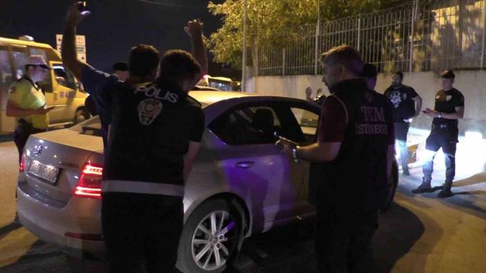 Sultangazi’de Asayiş Ve Narkotik Denetimi: Aranan 5 Şahıs Yakalandı
