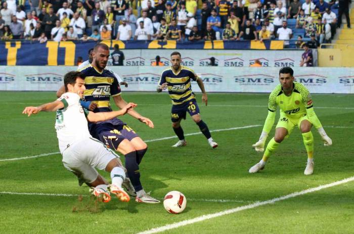 Trendyol Süper Lig: Mke Ankaragücü: 1 - Konyaspor: 1 (İlk Yarı)