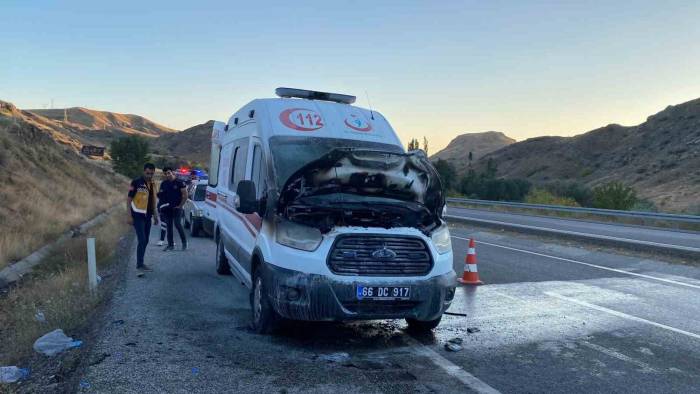 Yozgat’ta Seyir Halindeki Ambulans Alev Aldı