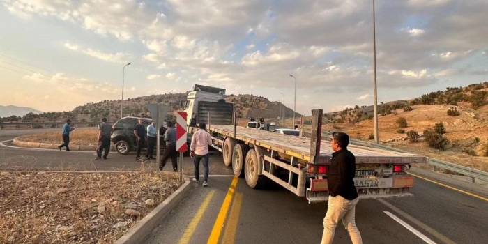 Şırnak’ta Tır Otomobille Çarpıştı: 2 Yaralı