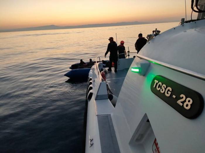 Ayvalık Açıklarında 56 Düzensiz Göçmen Yakalandı