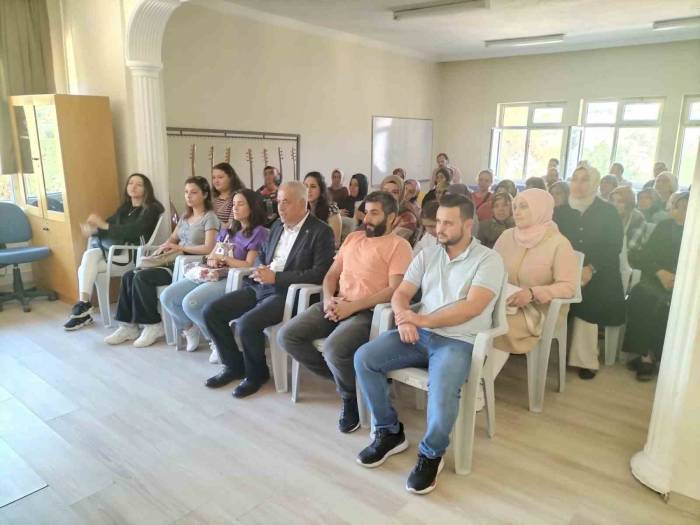 Çalıştay Programında Fikir Alışverişi Yapılarak Öğrenciler Ön Planda Tutuldu