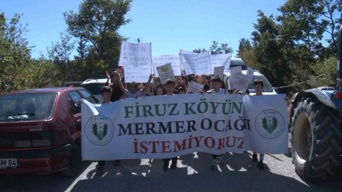 Köy Sakinleri Mermer Ocağı İçin Eylem Yaptı