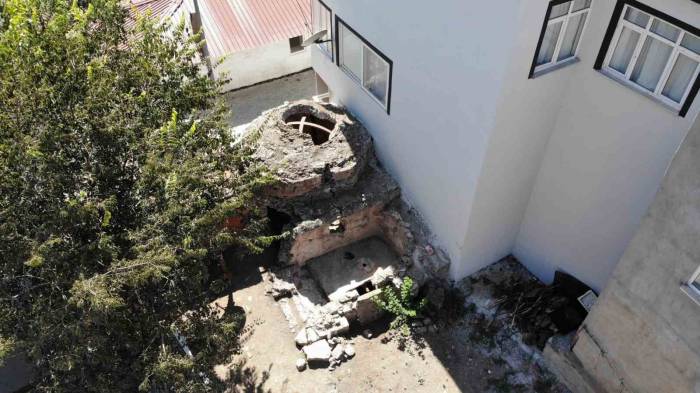 Kemer Köyünde 350 Yıllık Osmanlı Hamamı Bulundu