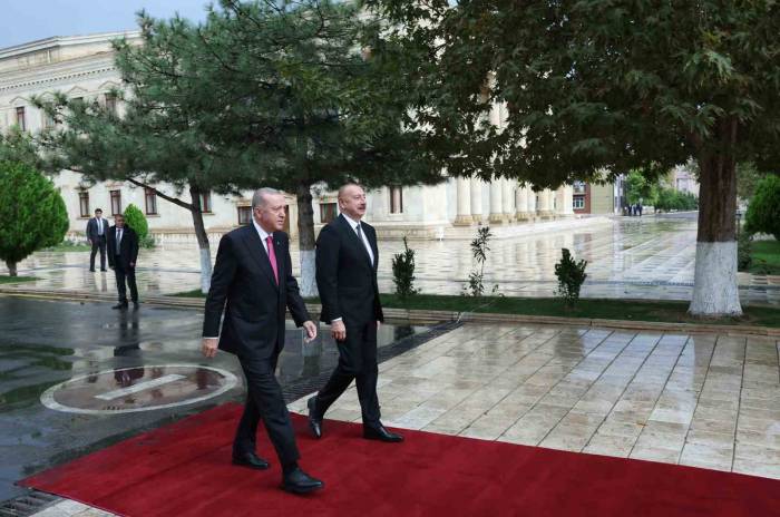 Cumhurbaşkanı Erdoğan, Nahçıvan’da Resmi Tören İle Karşılandı