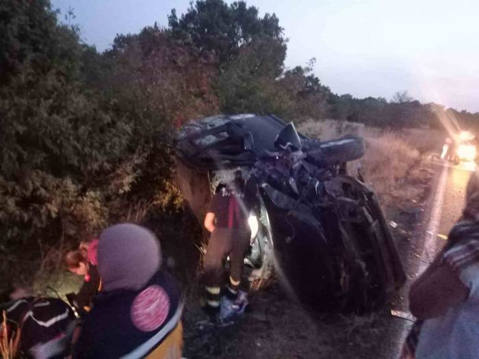 Edirne’de Otomobil İle Hafif Ticari Araç Çarpıştı: 6 Yaralı