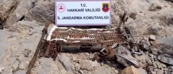 Şemdinli’de Pkk’ya Ait Mağarada Çok Sayıda Silah Ve Mühimmat Ele Geçirildi