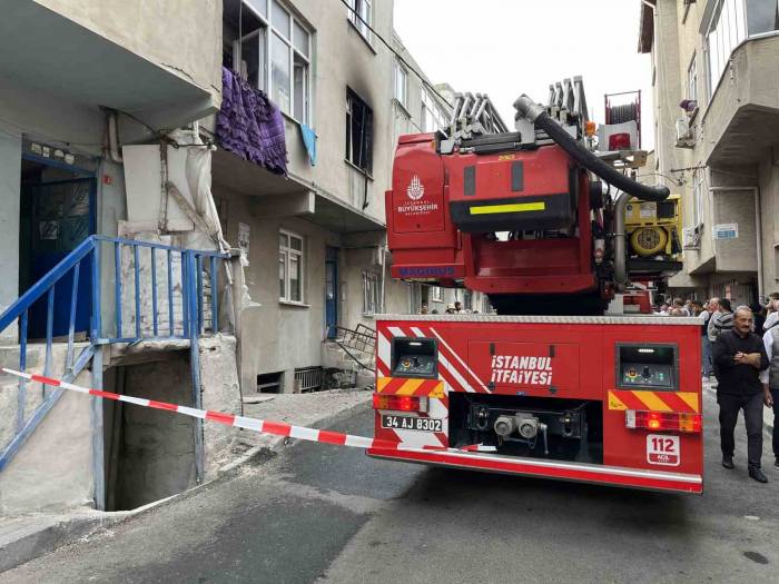 Avcılar’da Daire Yangınında 3’ü Çocuk 8 Kişi Kurtarıldı