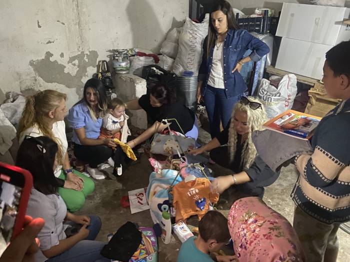 Gönüllü Kadınlar, İhtiyaç Sahibi Ailelerin Yardımına Koşuyor