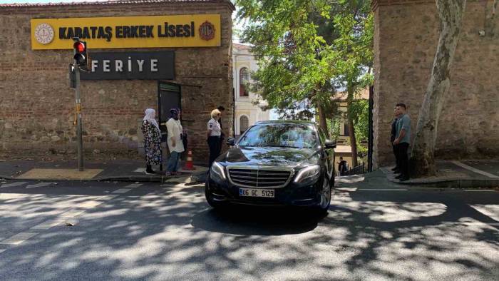 Kraliçe 2. Elizabeth’in En Küçük Oğlu Prens Edward, Kabataş Erkek Lisesini Ziyaret Etti