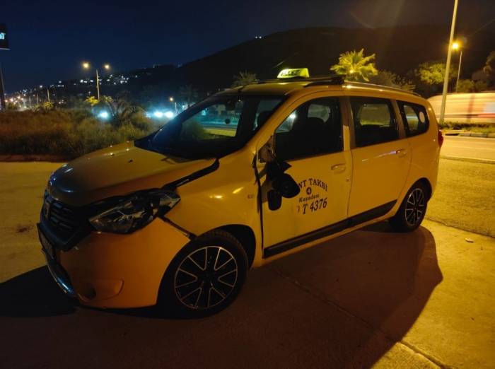 Kuşadası’nda Taksinin Çarptığı Yaya Yaralandı