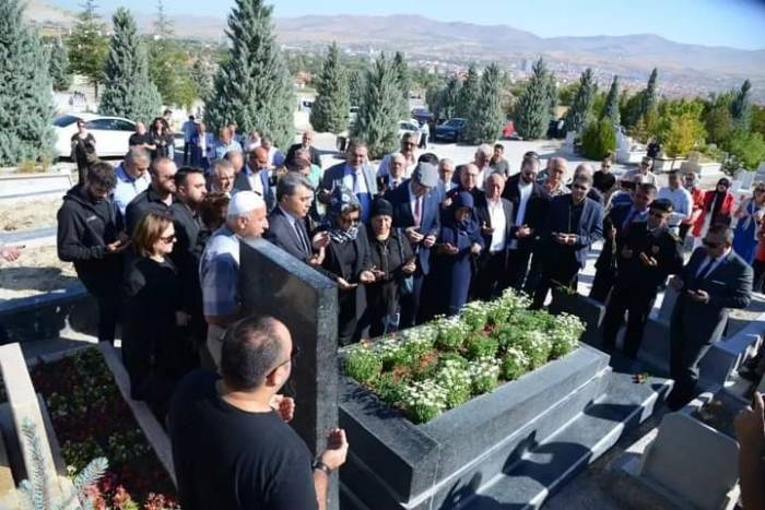 Bozlak Sanatçısı Merhum Neşet Ertaş 11. Ölüm Yıl Dönümünde Anılıyor