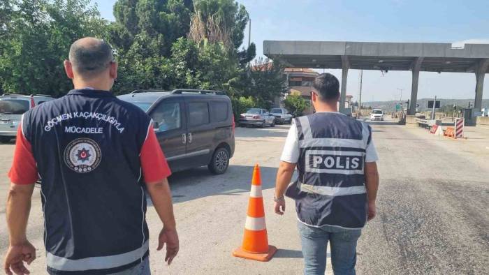 Osmaniye’de 17 Düzensiz Göçmen 3 Organizatör Yakalandı