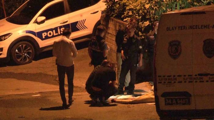 Pendik’te Halıya Sarılı Erkek Cesedi Bulundu