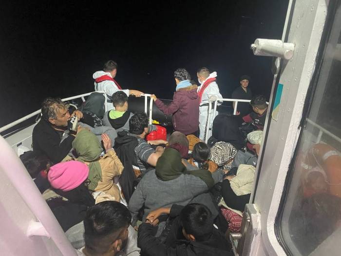 Çanakkale’de 121 Kaçak Göçmen Yakalandı, 40 Kaçak Göçmen Kurtarıldı