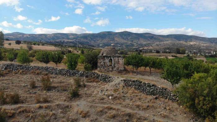 Tarihi Yapının Ne Olduğu Bilinmese De Hakkında Bir Çok Söylenti Bulunuyor