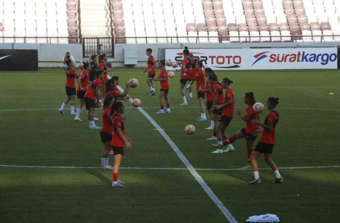 A Milli Kadın Futbol Takımı, Litvanya Maçı Hazırlıklarını Tamamladı