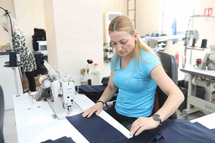 İşçi Kıyafetlerini Üretmek İçin Kuruldu, Şimdi Binlerce Kişiye Hizmet Veriyor
