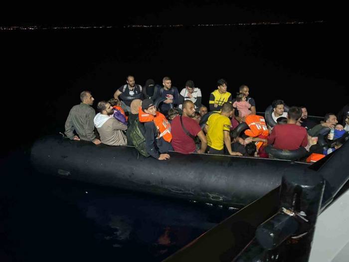 Ayvalık Açıklarında 86 Düzensiz Göçmen Sahil Güvenlik Tarafından Yakalandı