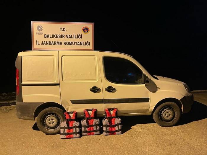 Edremit Ve Ayvalık’ta 63 Düzensiz Göçmen Ve 1 Organizatör Yakalandı