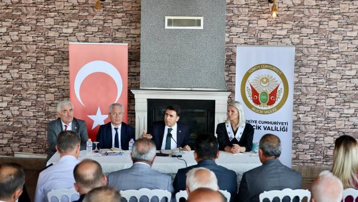 Vali Köylerin Su Ve Alt Yapı Sorunlarını Dinledi