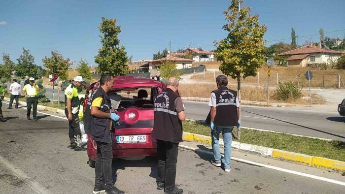 Ters Yöne Giren Çekici İle Ticari Araç Çarpıştı: 5 Yaralı