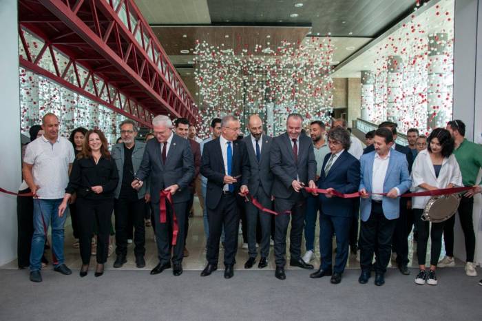 Ebyü’de “Gölge” Sergisi