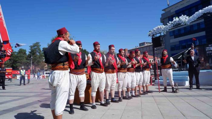 İtfaiye Haftası Kutlamalarında Tulumbacı Sürprizi