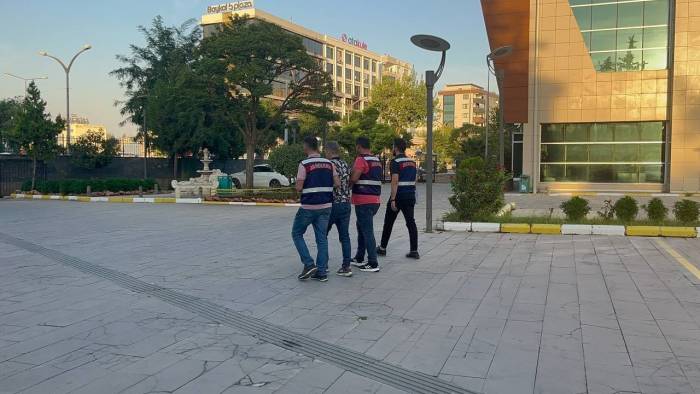 Kilis’te Terör Örgütü Pkk/pyd/ypg İçerisinde Faaliyet Gösterdiği Tespit Edilen Şahıs Tutuklandı