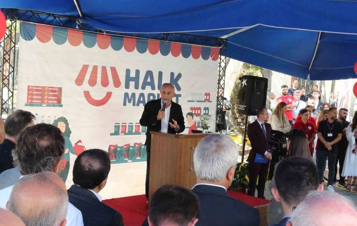 Küçükçekmece’de 3. Halk Market Açıldı