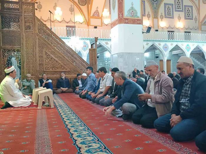 Van’da Mevlit Kandili İhya Edildi