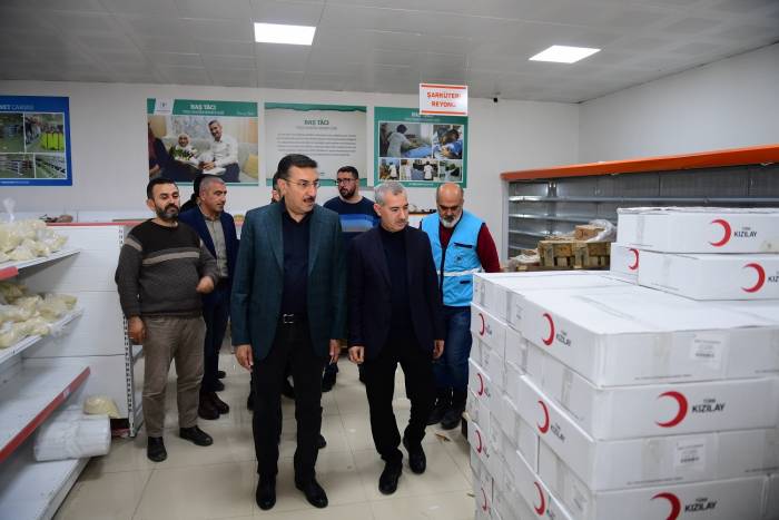 Yeşilyurt Belediyesi, Yardımları Depremzedelere Ulaştırdı