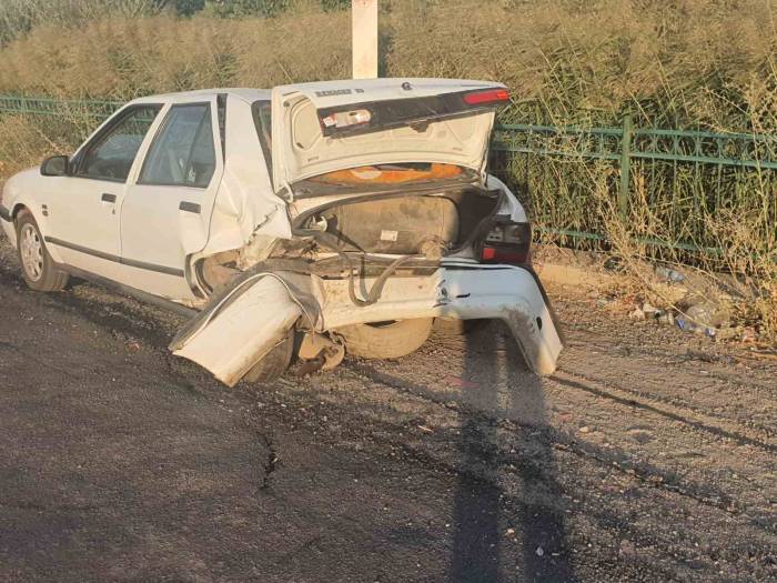 İki Otomobil Çarpıştı: 1 Yaralı