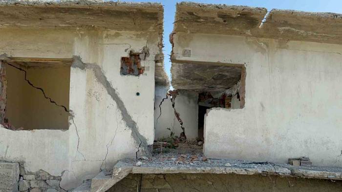 Fay Hattının Üzerine Yapılan Binalar Harabeye Döndü