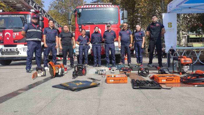 Bandırma’da İtfaiye Haftası’nda İtfaiye Tanıtım Günü