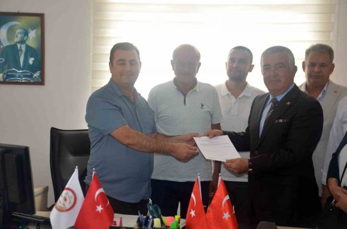 Ali Özdemir Mazbatasını Aldı