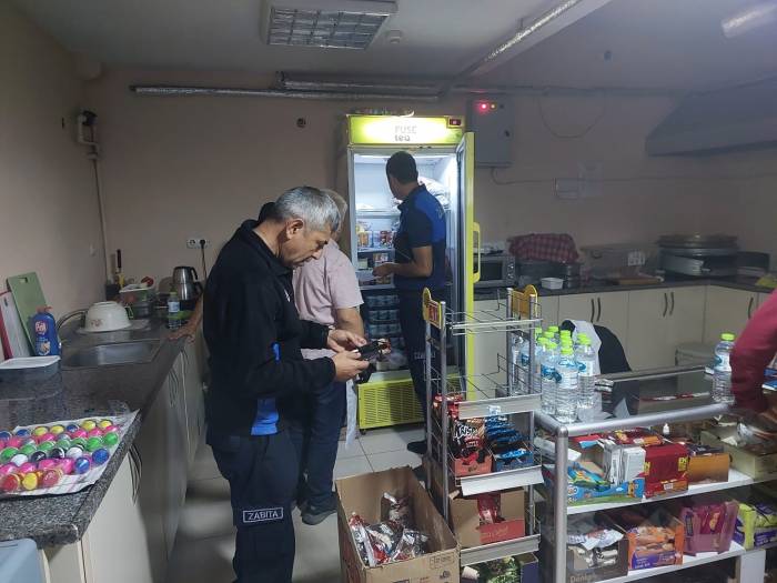 Zabıta Ekipleri Okul Kantinlerini Denetledi