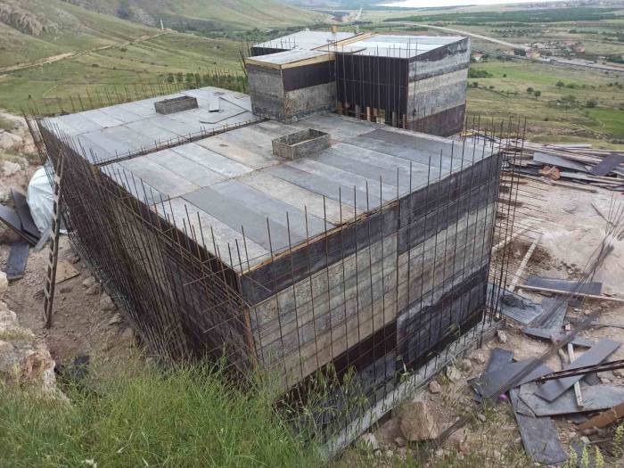 Elazığ’da Merkez İle İlçelerde Su Ve Kanal Hizmetleri Sürüyor