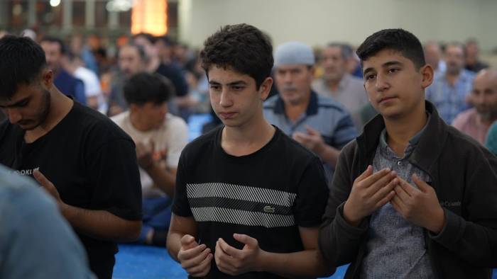 Erzincanlılar Mevlid Kandilinde Camileri Doldurdu