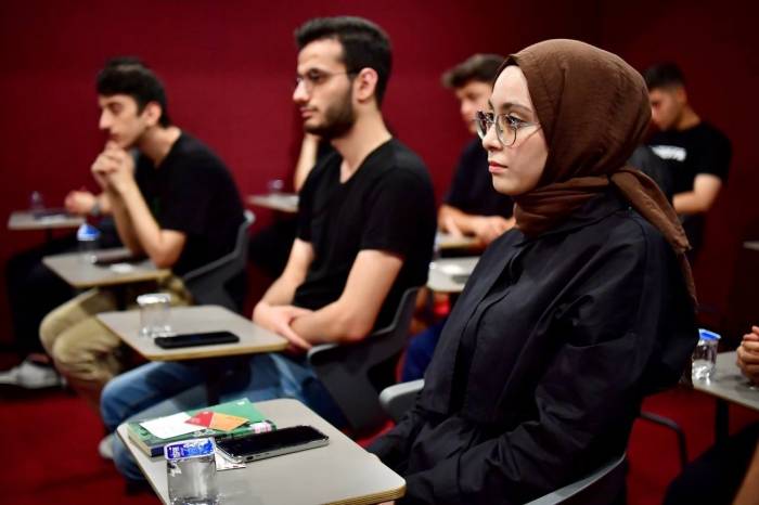 Fatih Belediye Başkanı Ergün Turan Tecrübelerini Gençlerle Paylaşıyor