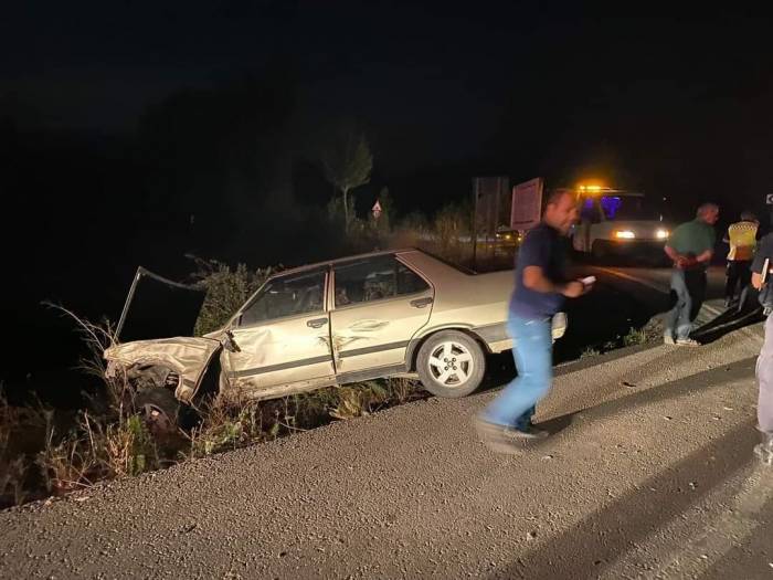 Gediz’de Minibüs İle Otomobil Çarpıştı: 9 Yaralı