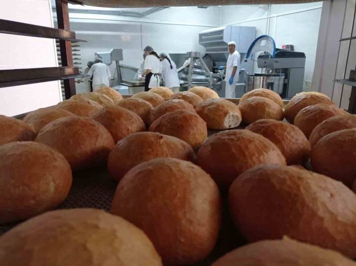 Hakkari Meslek Lisesi’nde Günde 6 Bin Adet Ekmek Üretiliyor