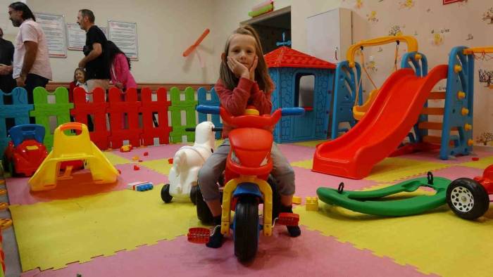 İzmir Depreminde Simgeleşen Umut Adına Sivas’ta Oyun Alanı Açıldı