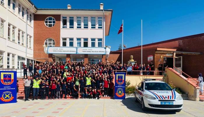 Jandarmadan Öğrencilere Trafik Eğitimi