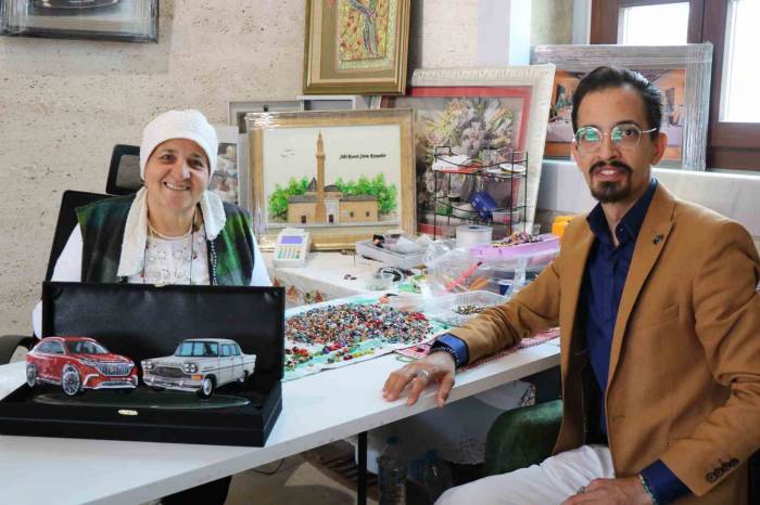 (Düzeltme) Anne İle Oğlu Cama Şekil Veriyorlar