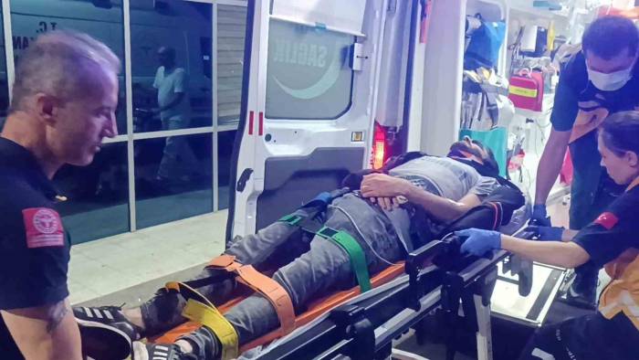 Ters Yönden İlerleyen Hafif Ticari Araç Motosikletle Çarpıştı: 1 Yaralı
