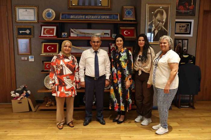 Kütahya Belediyesinden “Kadınlar Örüyor, Çocuklar Gülüyor” Projesi