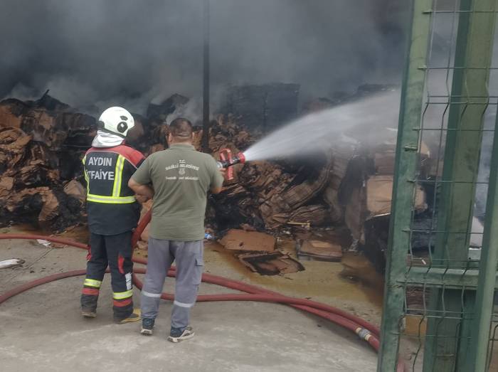 Kuyucak’taki Yangının Söndürme Çalışmalarına Nazilli Belediyesi’nden Destek
