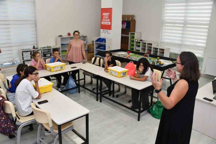 Yabancı Öğrenci Ve Öğretmenler Yenişehir Belediyesi Akademi’yi Gezdi