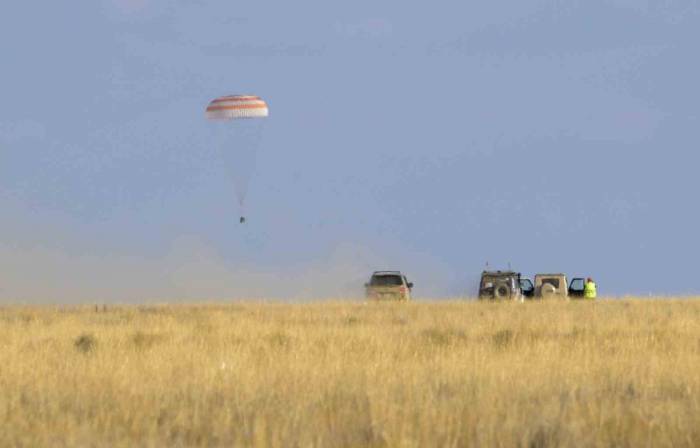 Astronot Ve Kozmonotlar 1 Yıl Sonra Dünya’ya Döndü